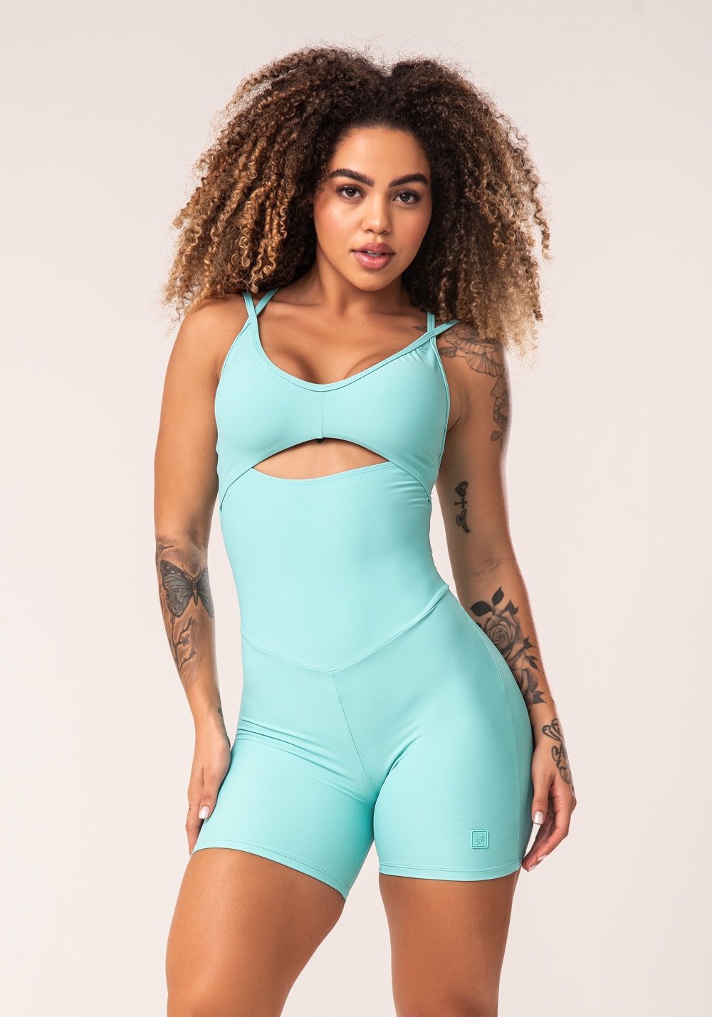 Macaquinho fitness feminino verde cut-out com decote franzido flow