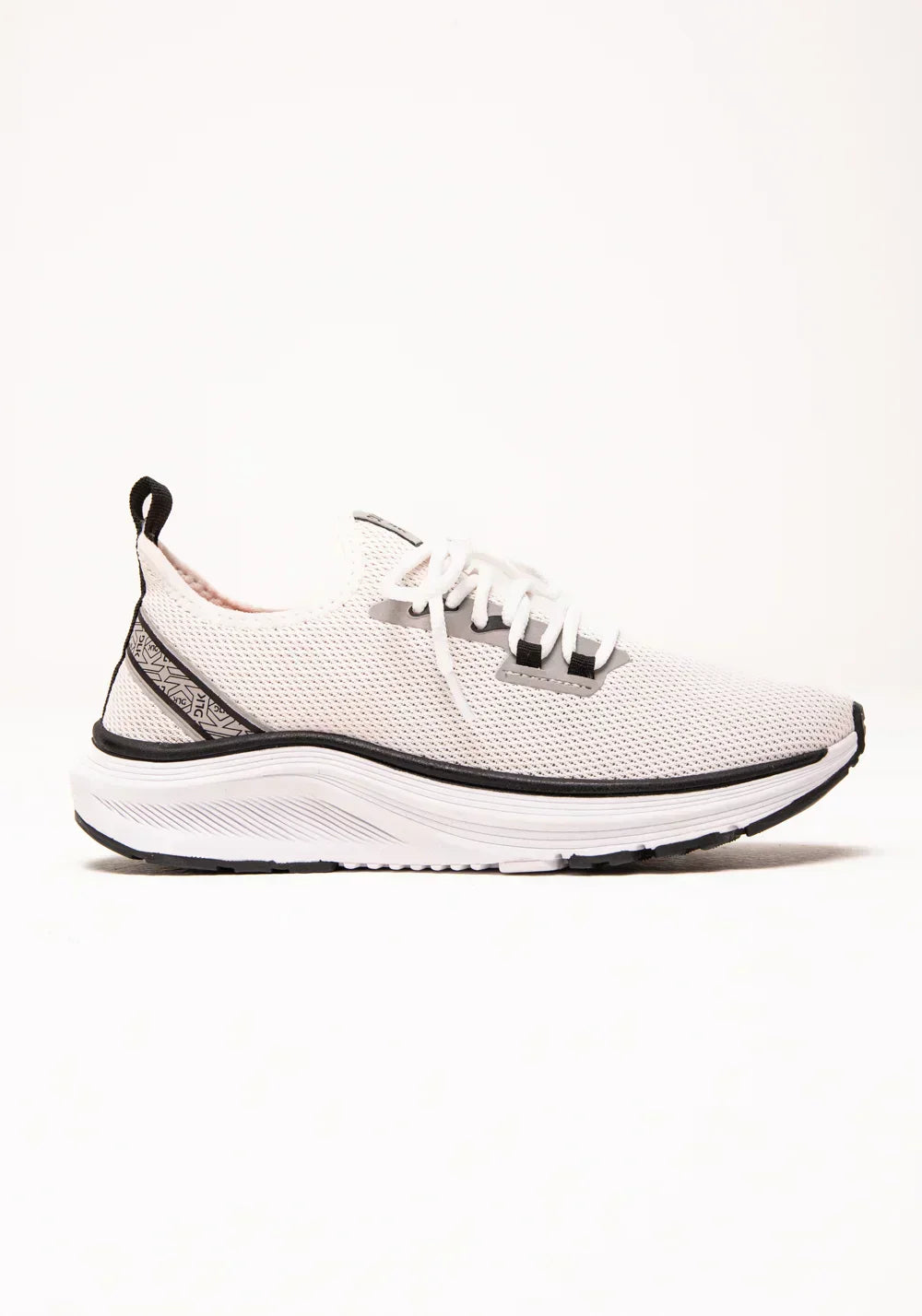 Tênis esportivo branco e cinza com dois cadarços dlk