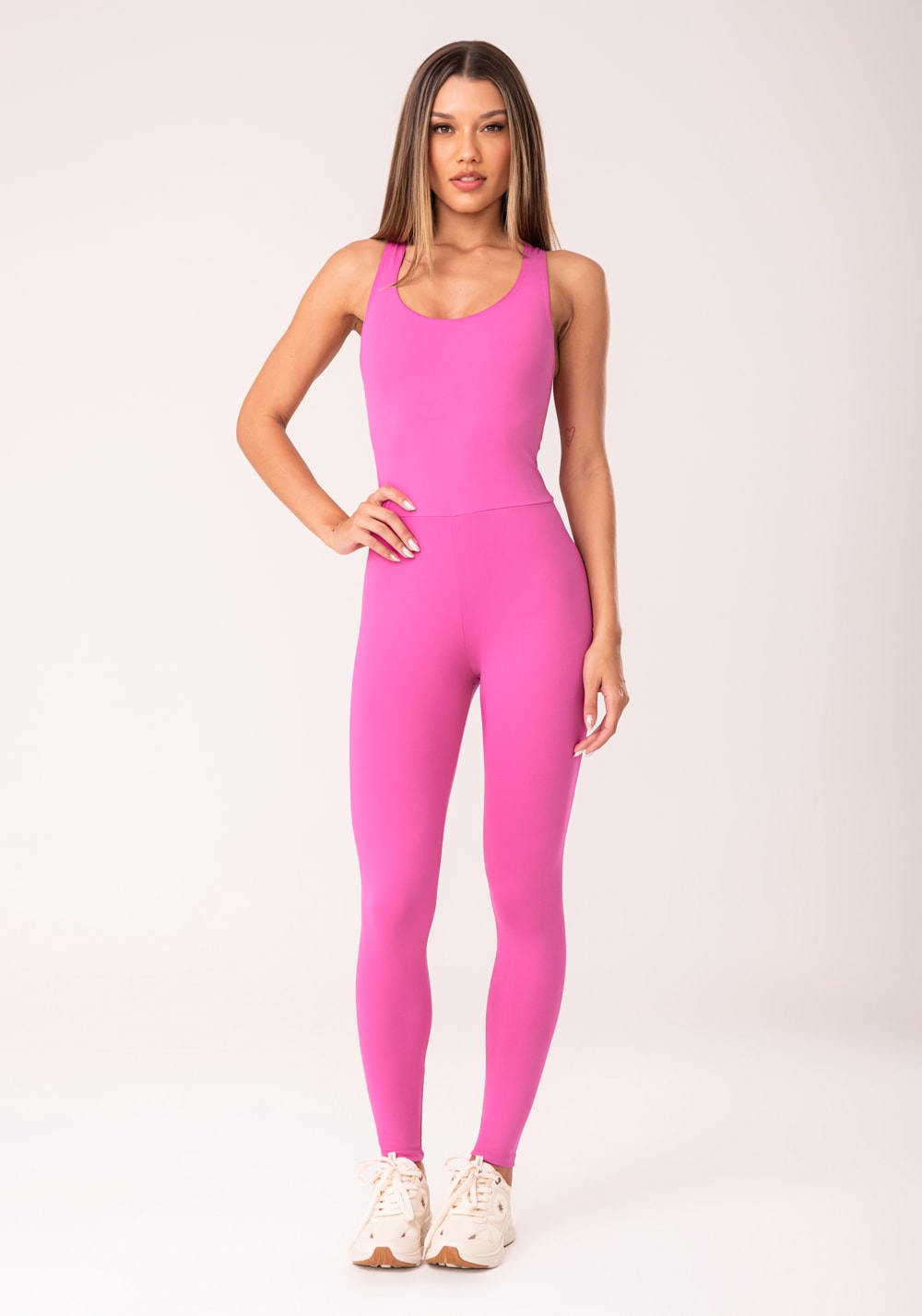 Macacão fitness feminino rosa com elástico cruzado oasis