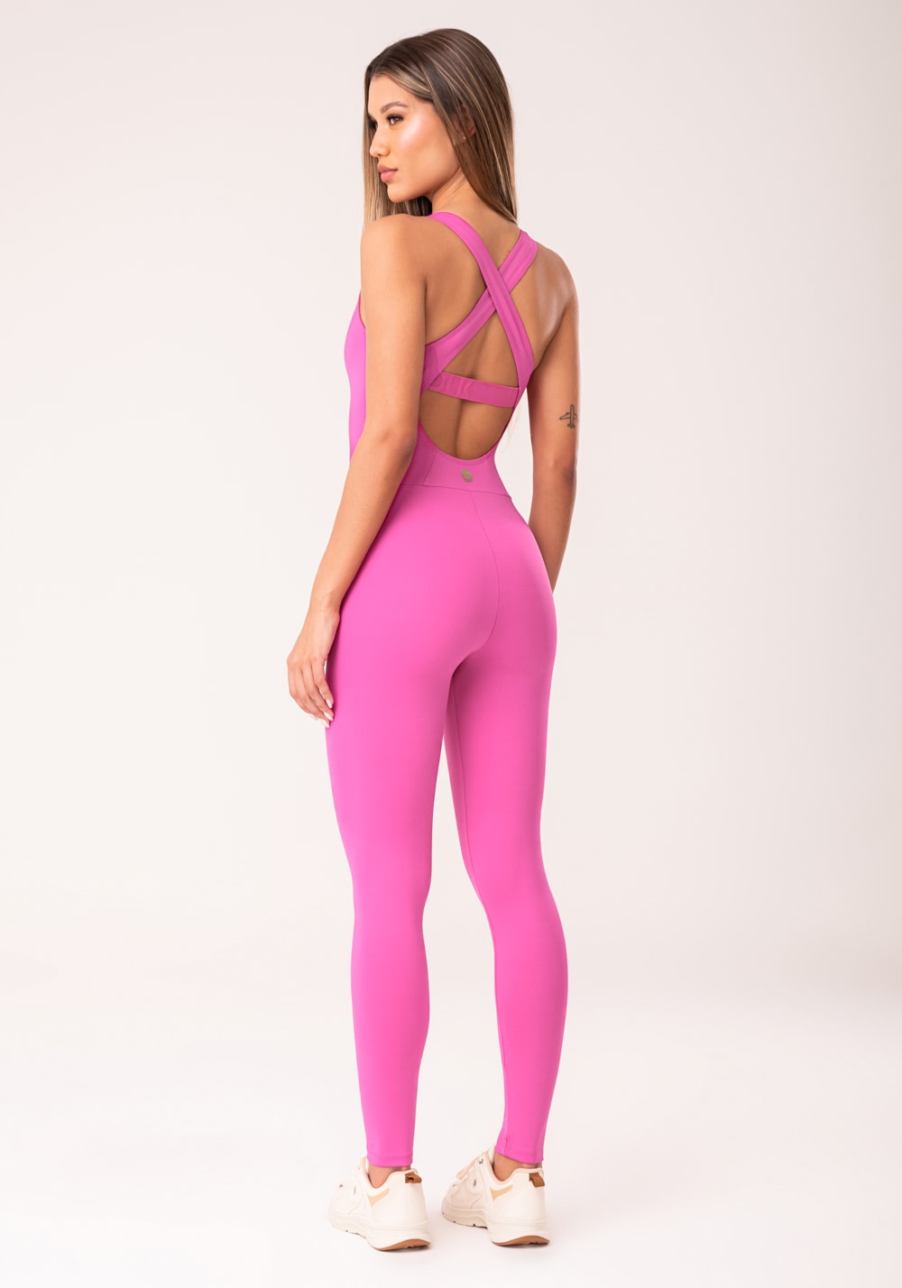 Macacão fitness feminino rosa com elástico cruzado oasis