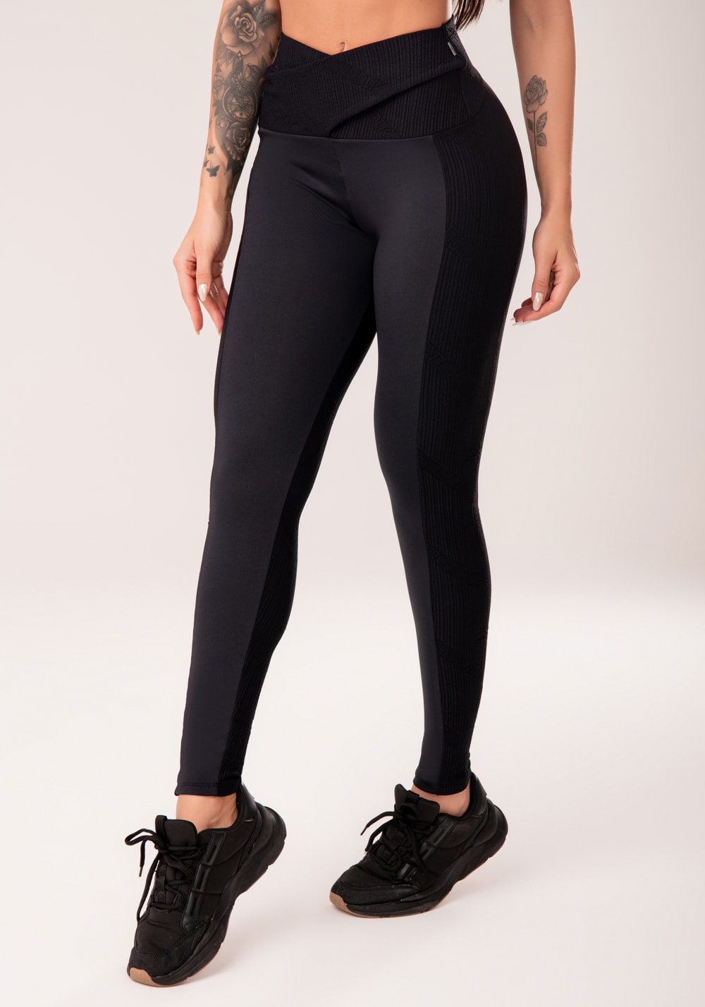 Legging fitness feminina preto cós transpassado harmony