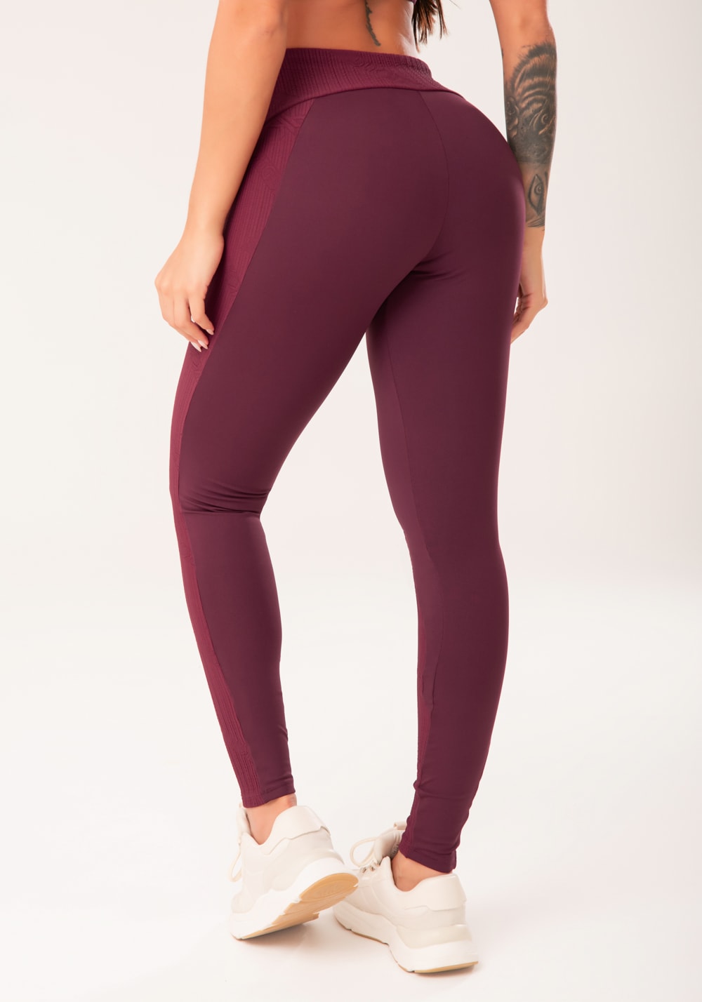 Legging fitness feminina vinho com recortes harmony