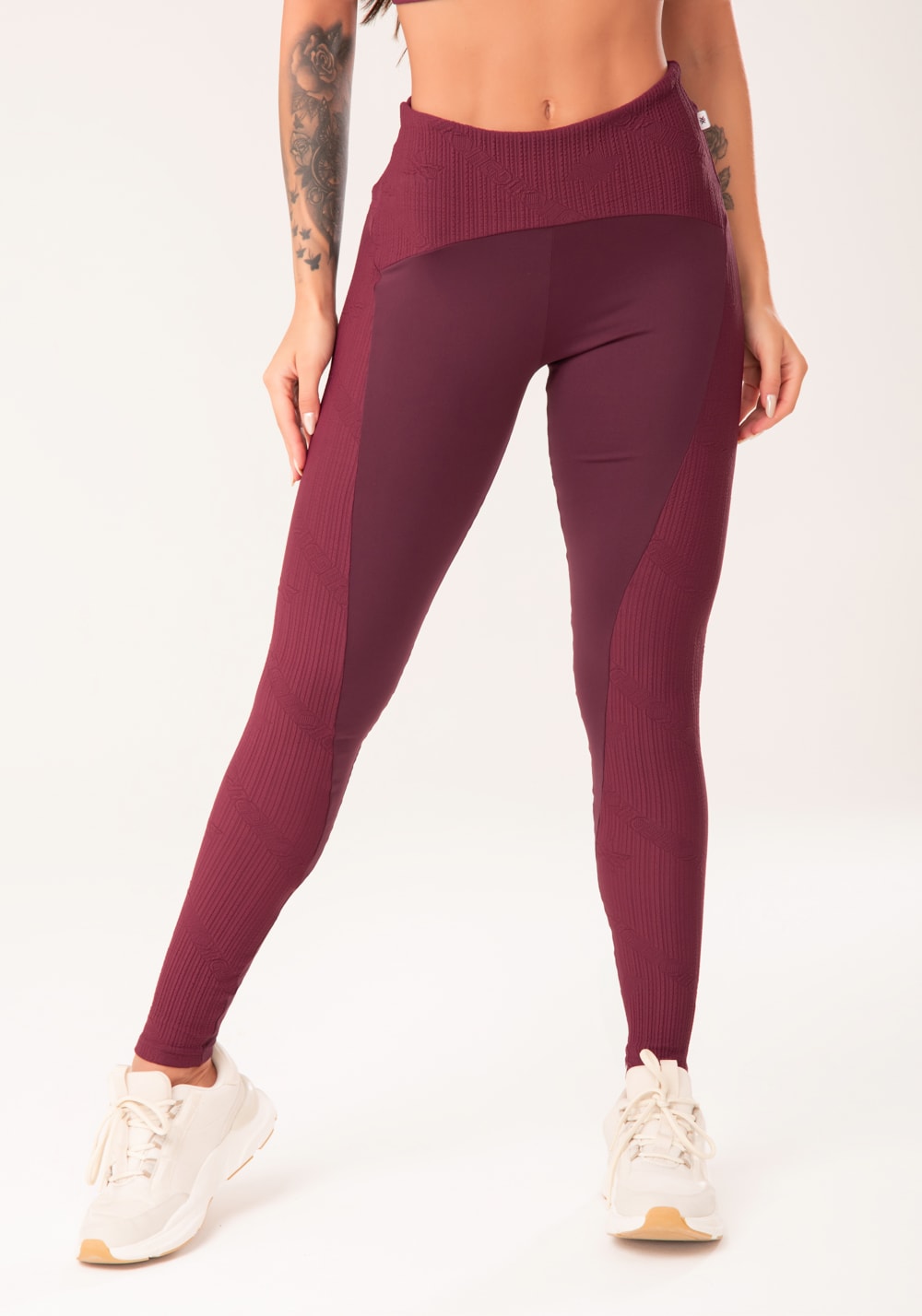 Legging fitness feminina vinho com recortes harmony