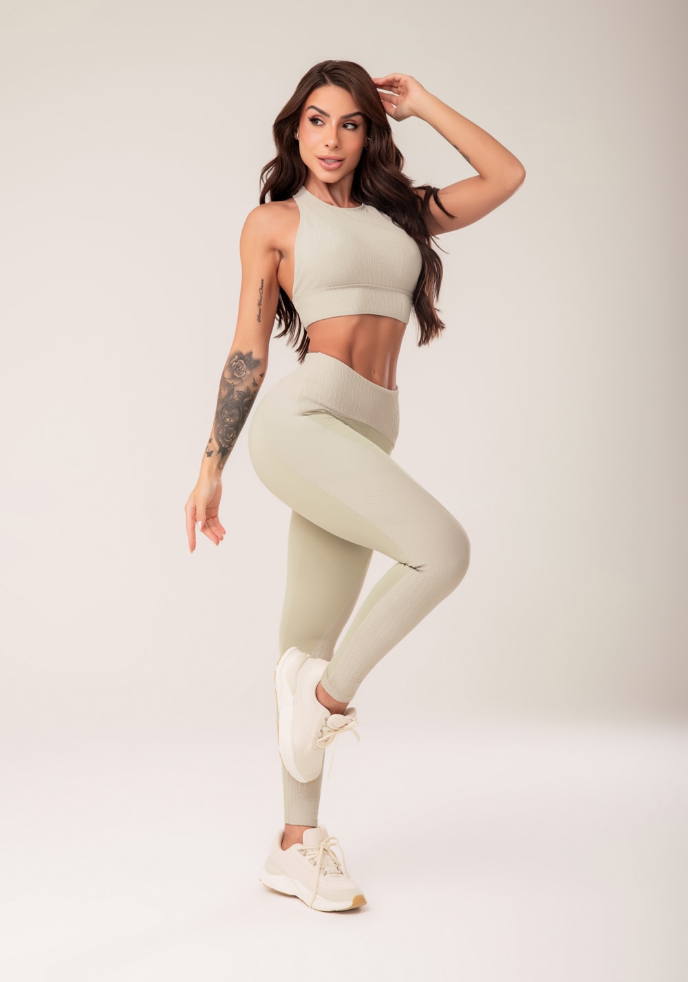 Legging fitness feminina oliva com recortes harmony