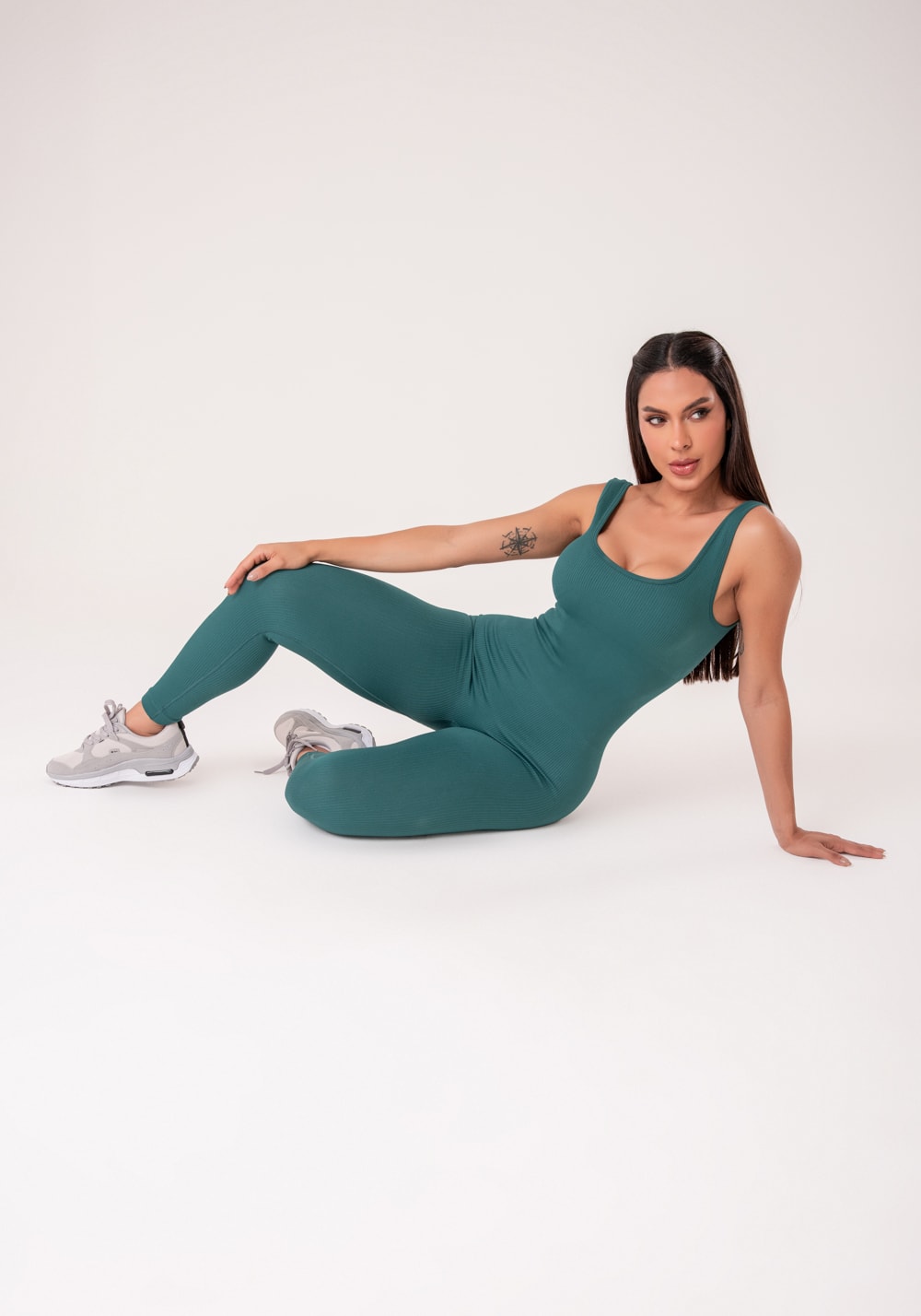 Macacão fitness feminino verde escuro canelado com bojo seamless+