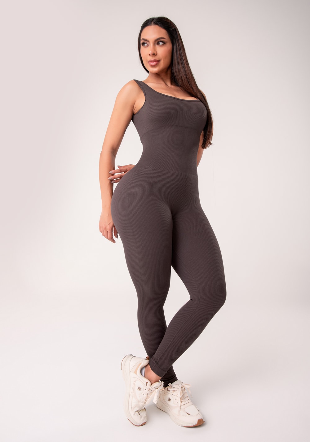 Macacão fitness feminino marrom canelado com bojo seamless+