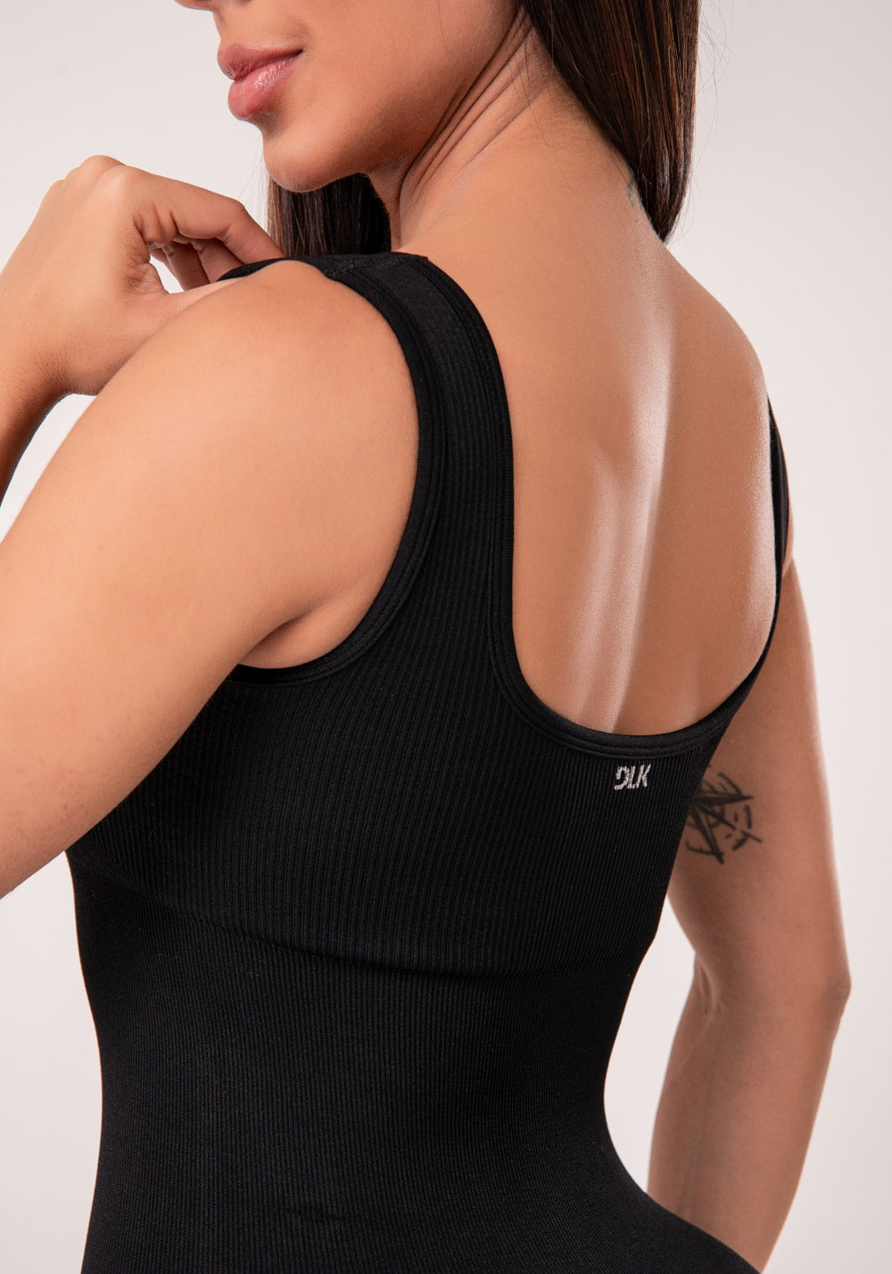 Macacão fitness feminino preto canelado com bojo seamless+