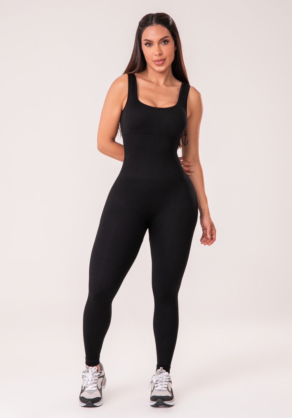 Macacão fitness feminino preto canelado com bojo seamless+