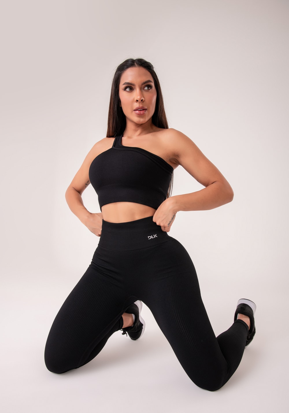 Legging fitness feminina preto canelada modela bumbum seamless+