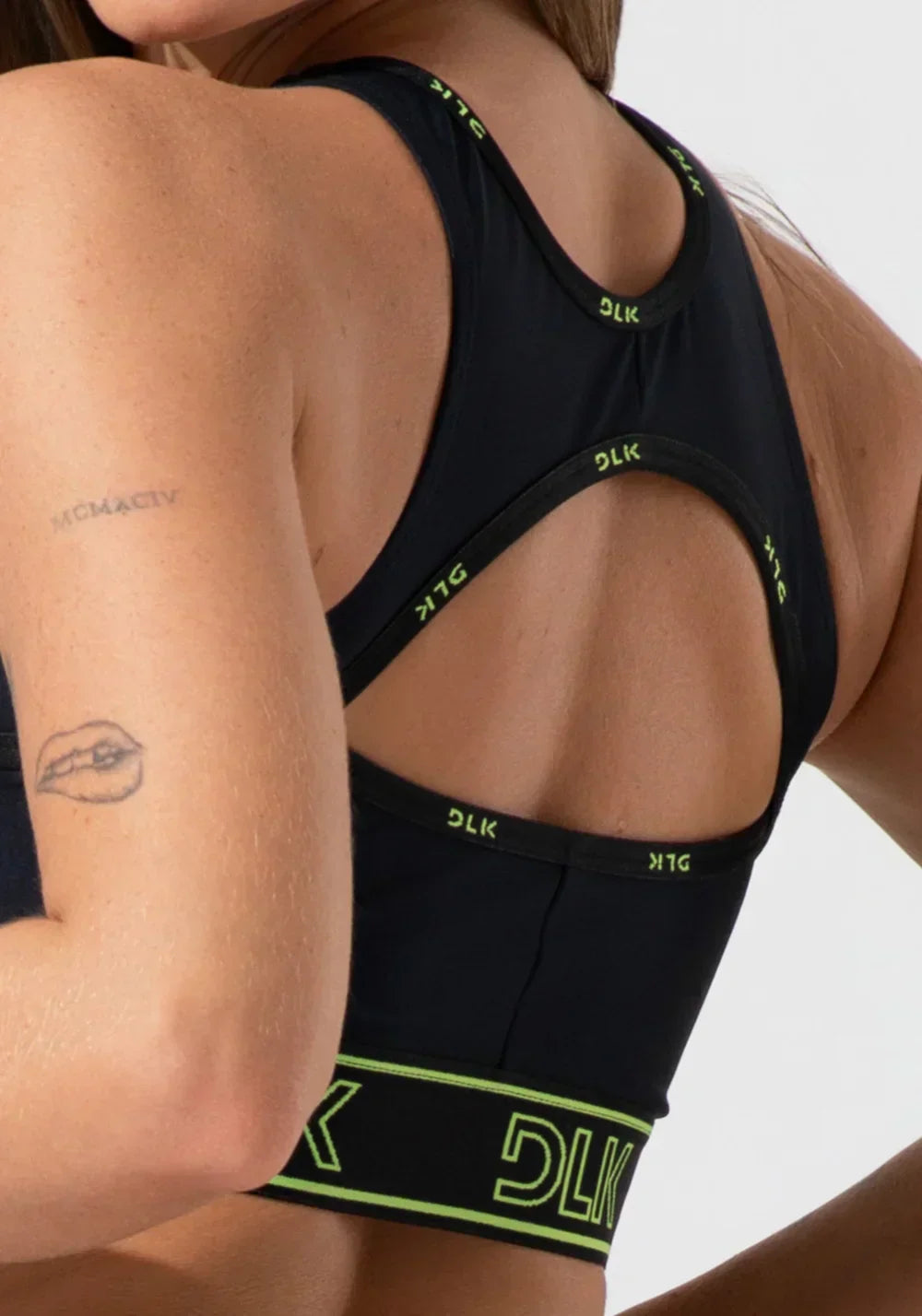 Kit Top fitness + Short com elásticos no cós e na lateral