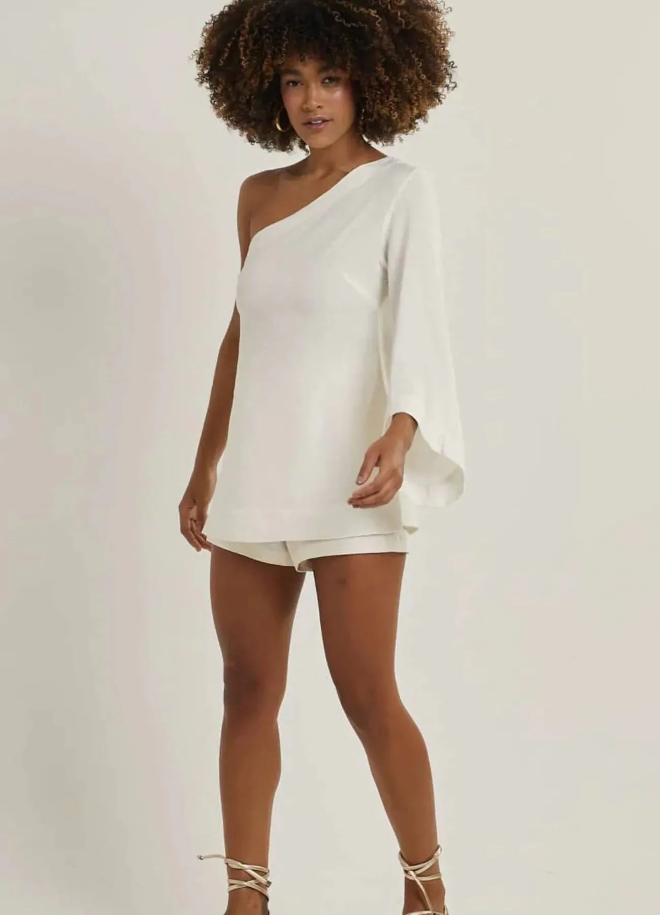 Bata de linho off-white Milena