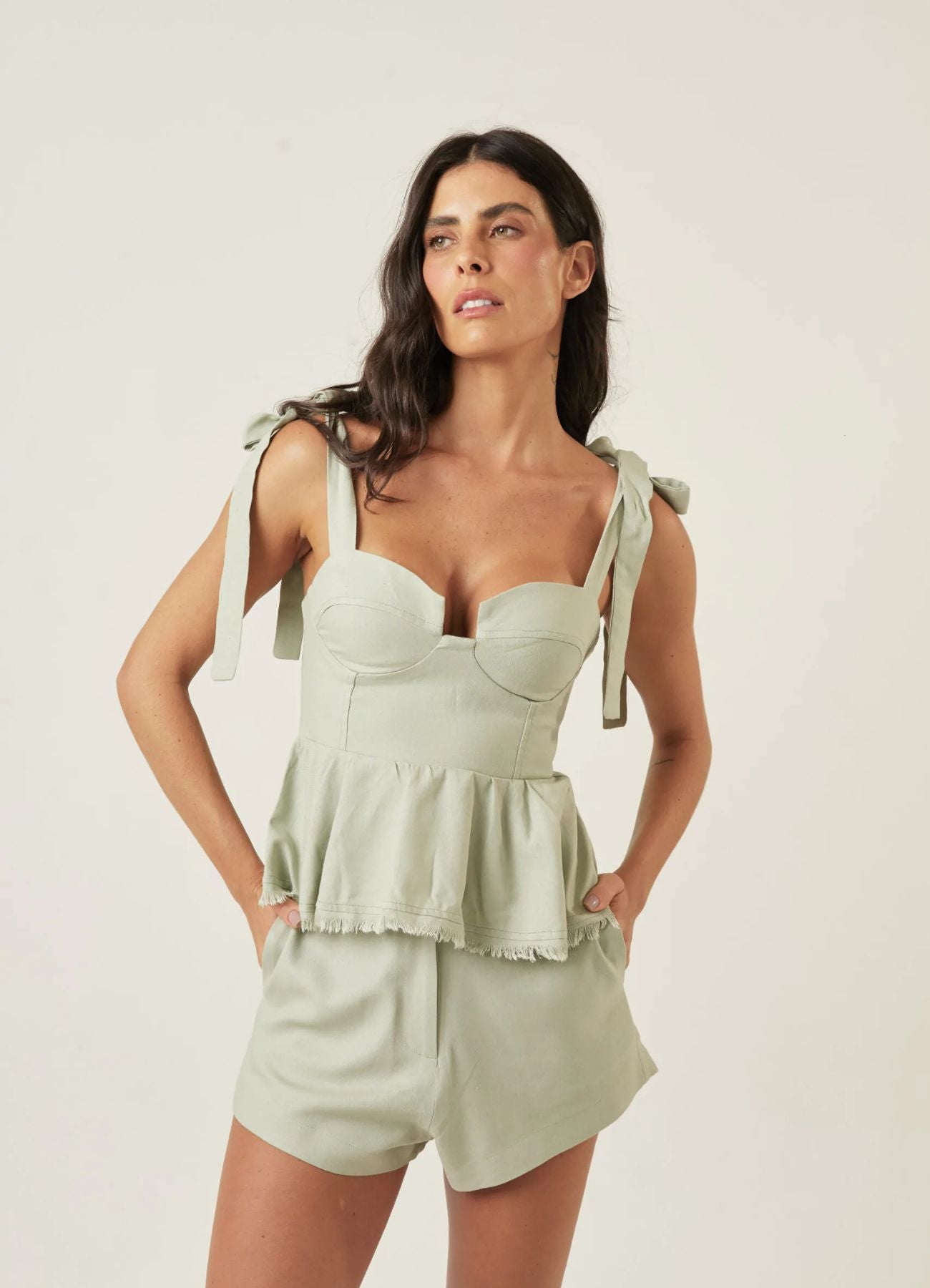 Top de linho verde-chá Flora