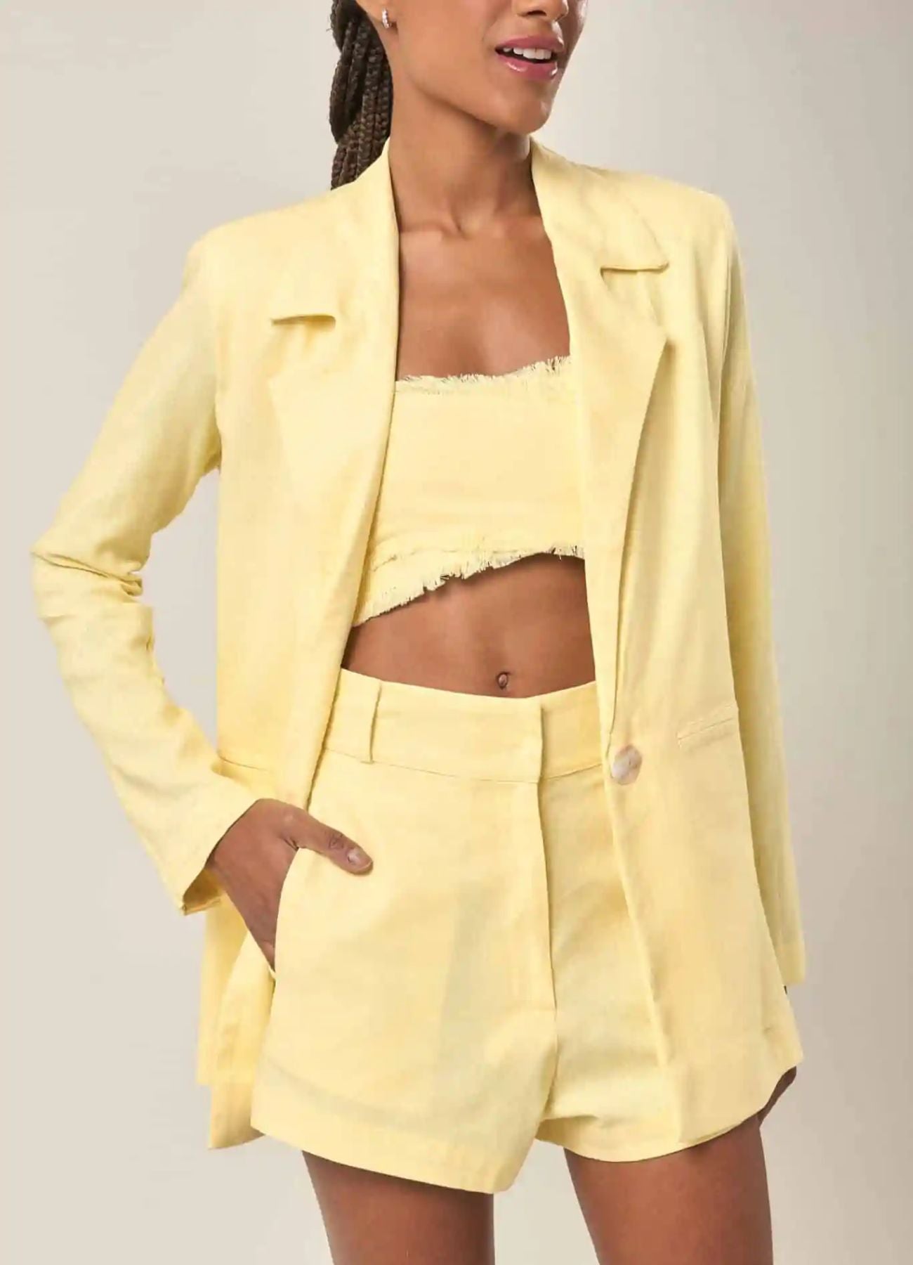 Blazer de linho baunilha Roberta